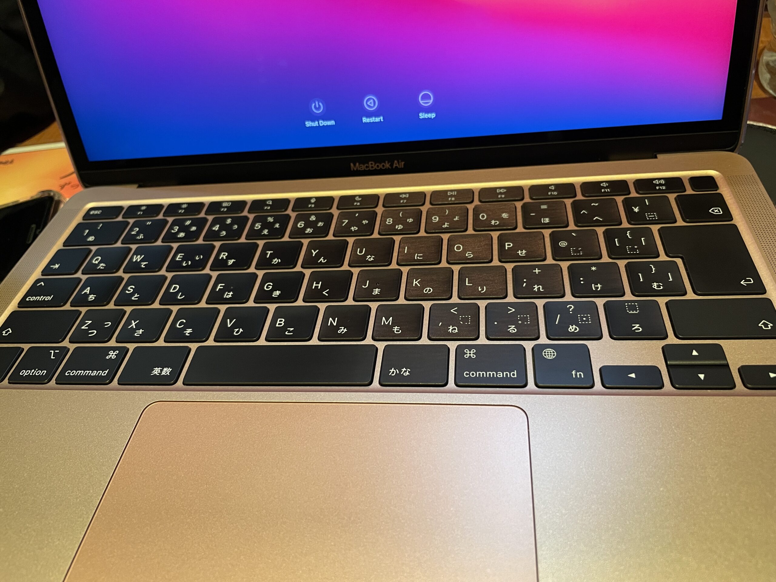 MacBook Airはコスパ抜群ですが、2020年11月以降発売したものに限る