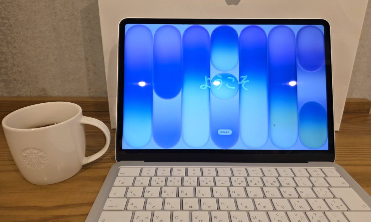 MacBook Neoをカフェで